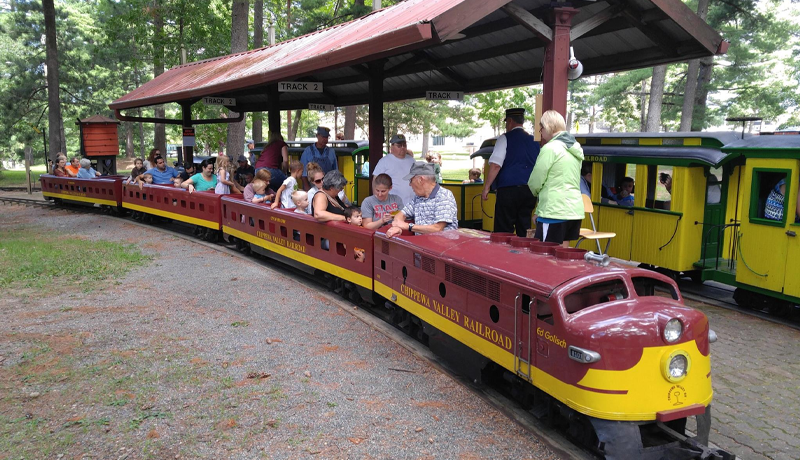 PARQUE INFANTIL BARN TRAIN